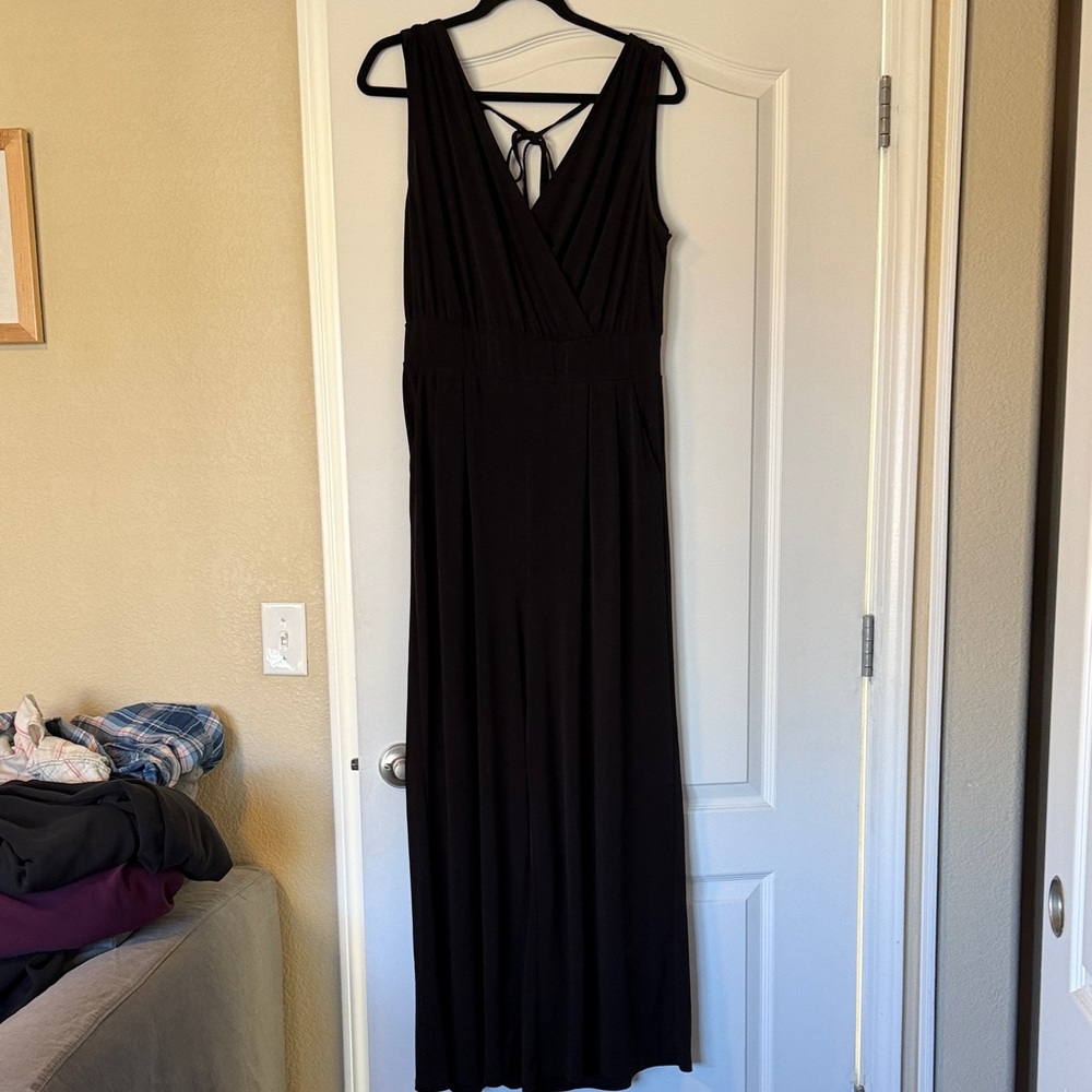Classic Black Sleeveless Torrid jumpsuit size 0- Elegant V-Neck